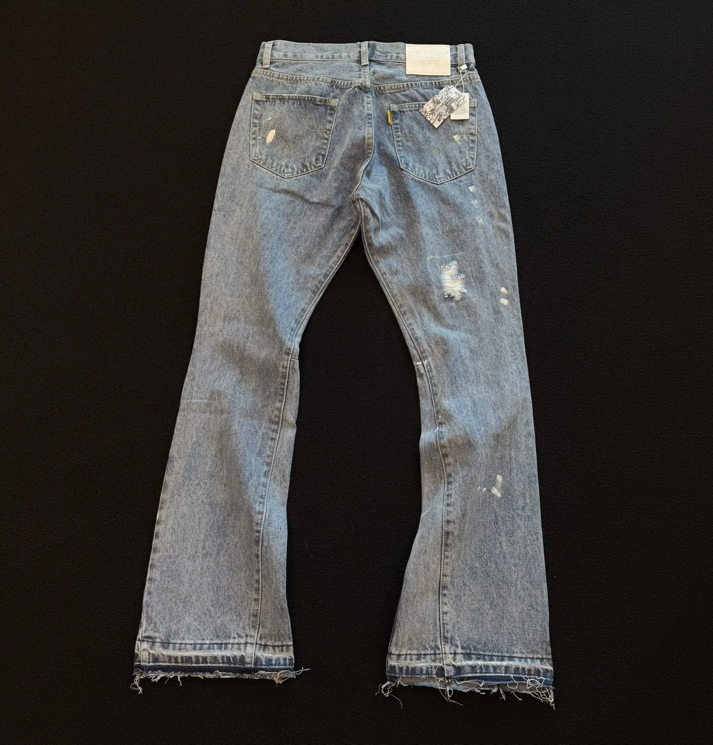P260 model number: D354 GALLERY DEPT & Chrome hearts. Spliced washed flared ripped jeans. Three-dimensional version. Loose and comfortable. Not picky about body shape. Seiko factory. Original factory quality control. Same style for men and women. Can be matched with couples. Versatile recommendation. Must-have denim for all seasons. The craftsmanship is made of heavy-duty washed pure cotton denim fabric. After washing, it is soft and thick. It is very stylish when worn on the body. Size: 28, 30, 32, 34, 36 (S-XXL) Color: Splicing Size reference # 28 trouser length 100 waist 72 30 trouser length 102 waist 76 32 trouser length 104 waist 80 34 trouser length 106 waist 84 36 trouser length 108 waist 88